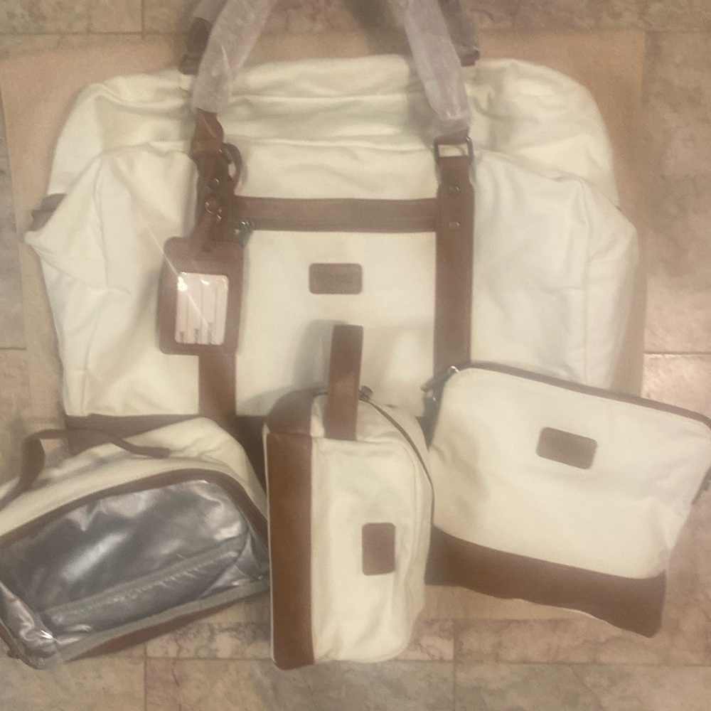 Sold sold. No longer available Wogarl travel set